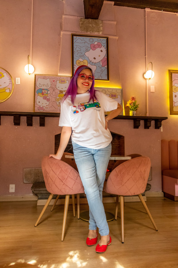 Playera Hello Kitty x Vania Bachur Microbus